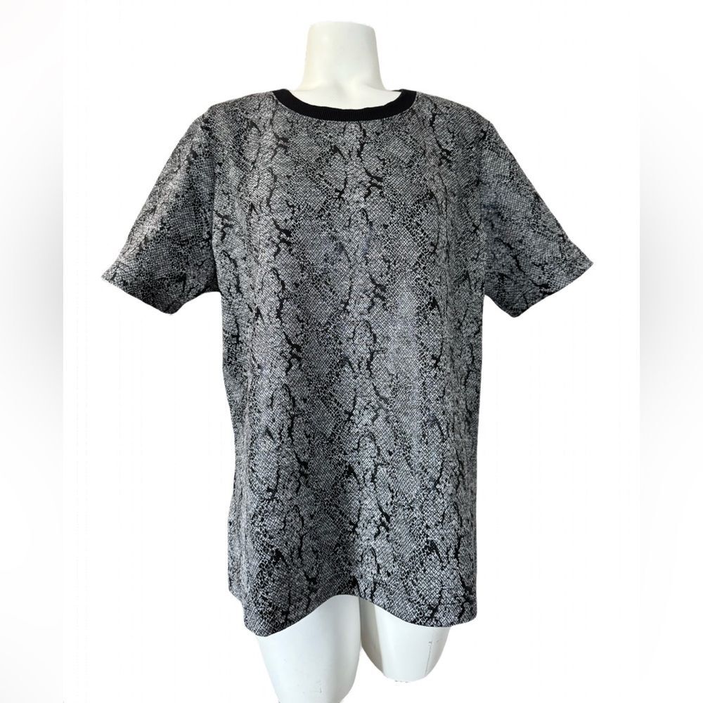 Chico's Black and Gray Snakeskin Print Short Sleeve Tee